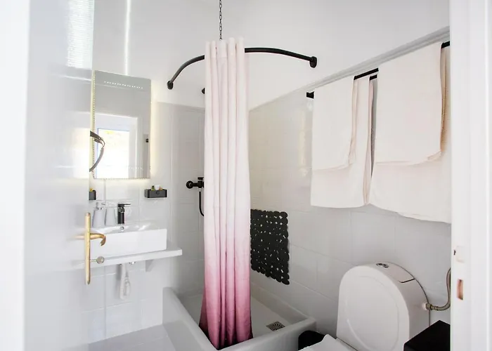 Ξενοδοχείο με διαμερίσματα Apsenti Couples Only 4*