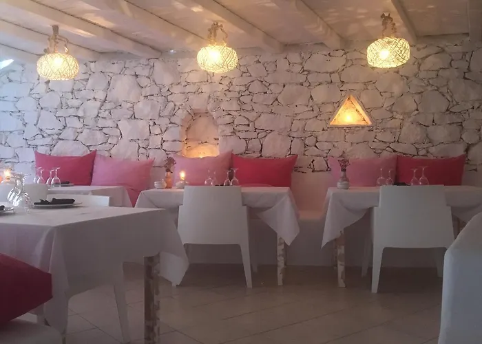 Ξενοδοχείο με διαμερίσματα Apsenti Couples Only 4*