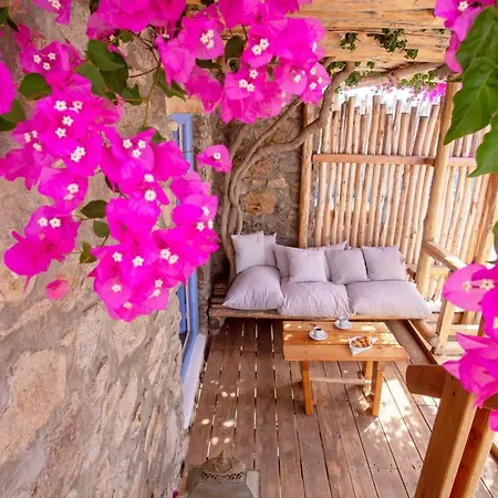 Apsenti Couples Only Aparthotel 4*
