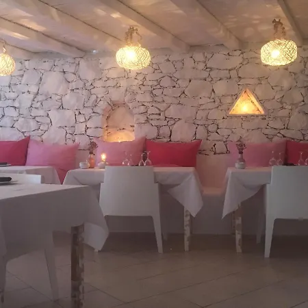 Апарт-отель Apsenti Couples Only 4*